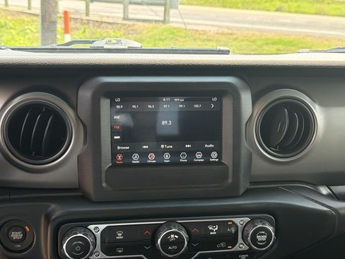 Used 2022 Jeep Gladiator Sport AWD/4WD image 22