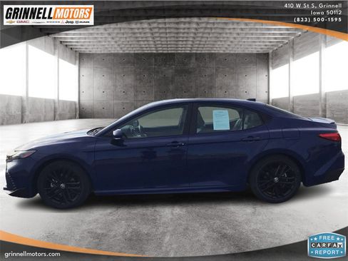 Used 2025 Toyota Camry SE image 8