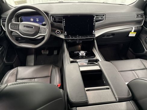 Used 2025 Jeep Wagoneer 2WD image 16