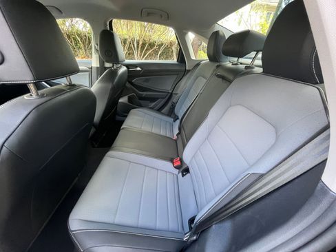 Used 2025 Volkswagen Jetta SE image 24