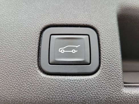 Used 2018 Chevrolet Equinox LT image 9