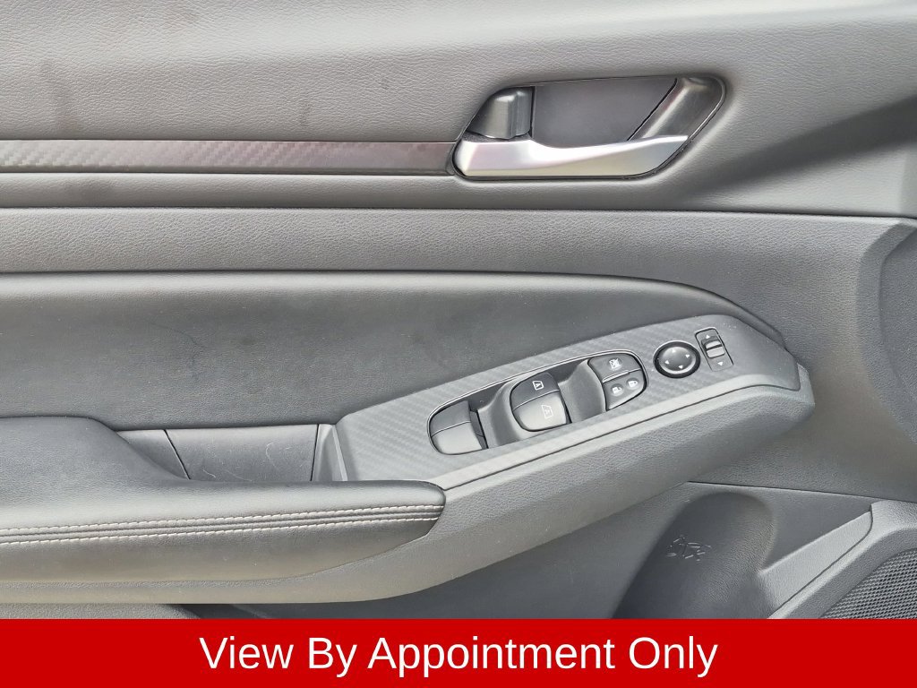 Used 2025 Nissan Altima 2.5 SV FWD image 11
