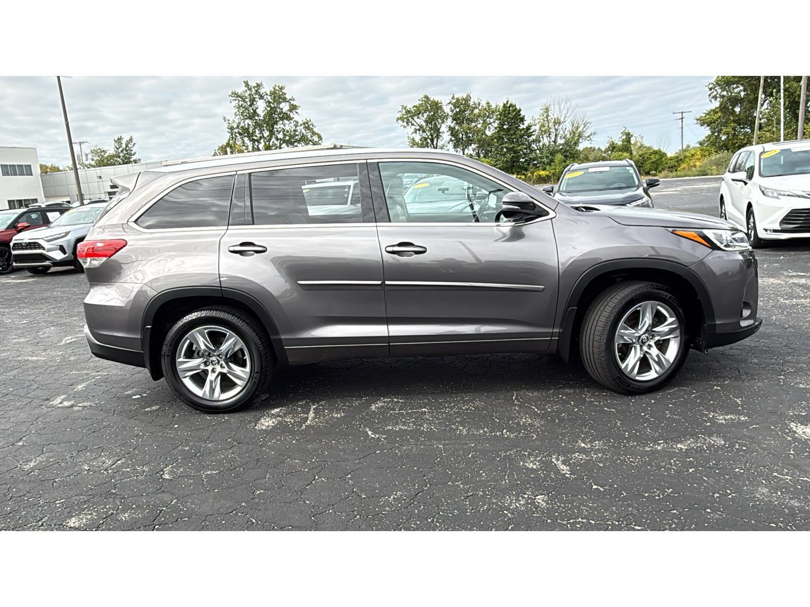 Used 2019 Toyota Highlander Limited AWD/4WD image 10