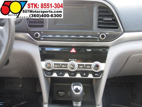 Used 2020 Hyundai Elantra SE FWD image 20