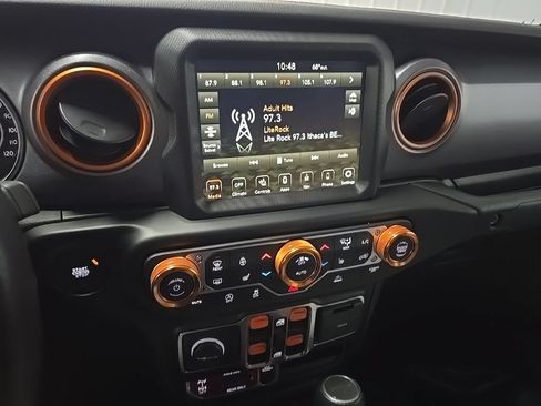 Used 2022 Jeep Gladiator Mojave w/ Cold Weather Group AWD/4WD image 27