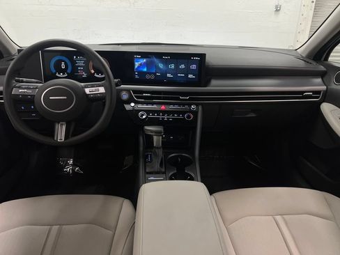 Used 2025 Hyundai Sonata SE FWD image 13