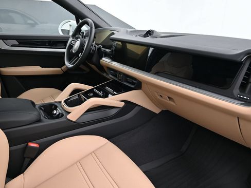Certified 2026 Porsche Cayenne Coupe AWD/4WD image 14