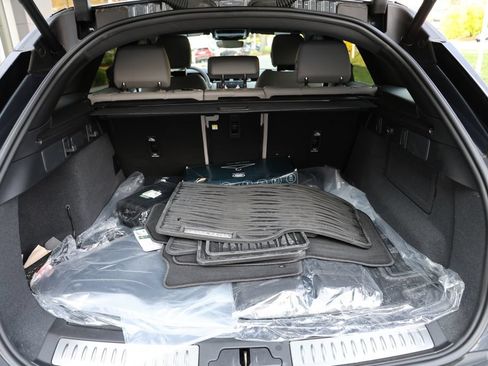 Used 2026 Land Rover Range Rover Velar S AWD/4WD image 6