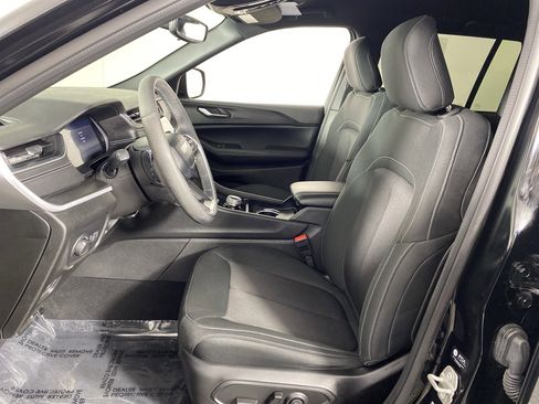 Used 2023 Jeep Grand Cherokee Altitude image 15