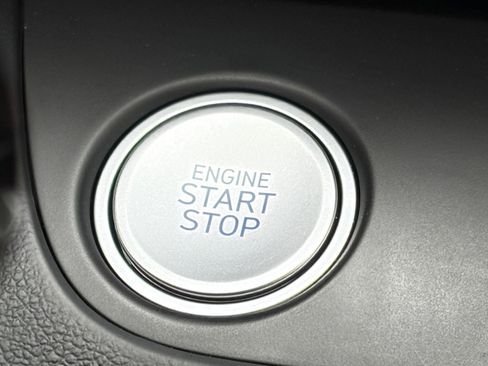 Used 2025 Hyundai Elantra SEL image 18