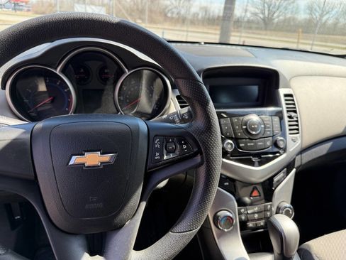 Used 2015 Chevrolet Cruze LS image 20