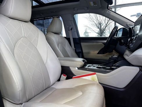 Certified 2020 Toyota Highlander Platinum image 55