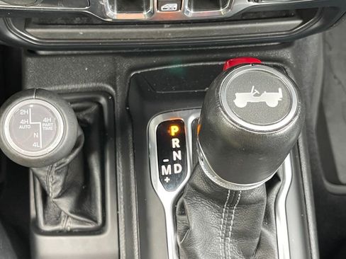 Used 2024 Jeep Wrangler Unlimited Sahara w/ Technology Group AWD/4WD image 31