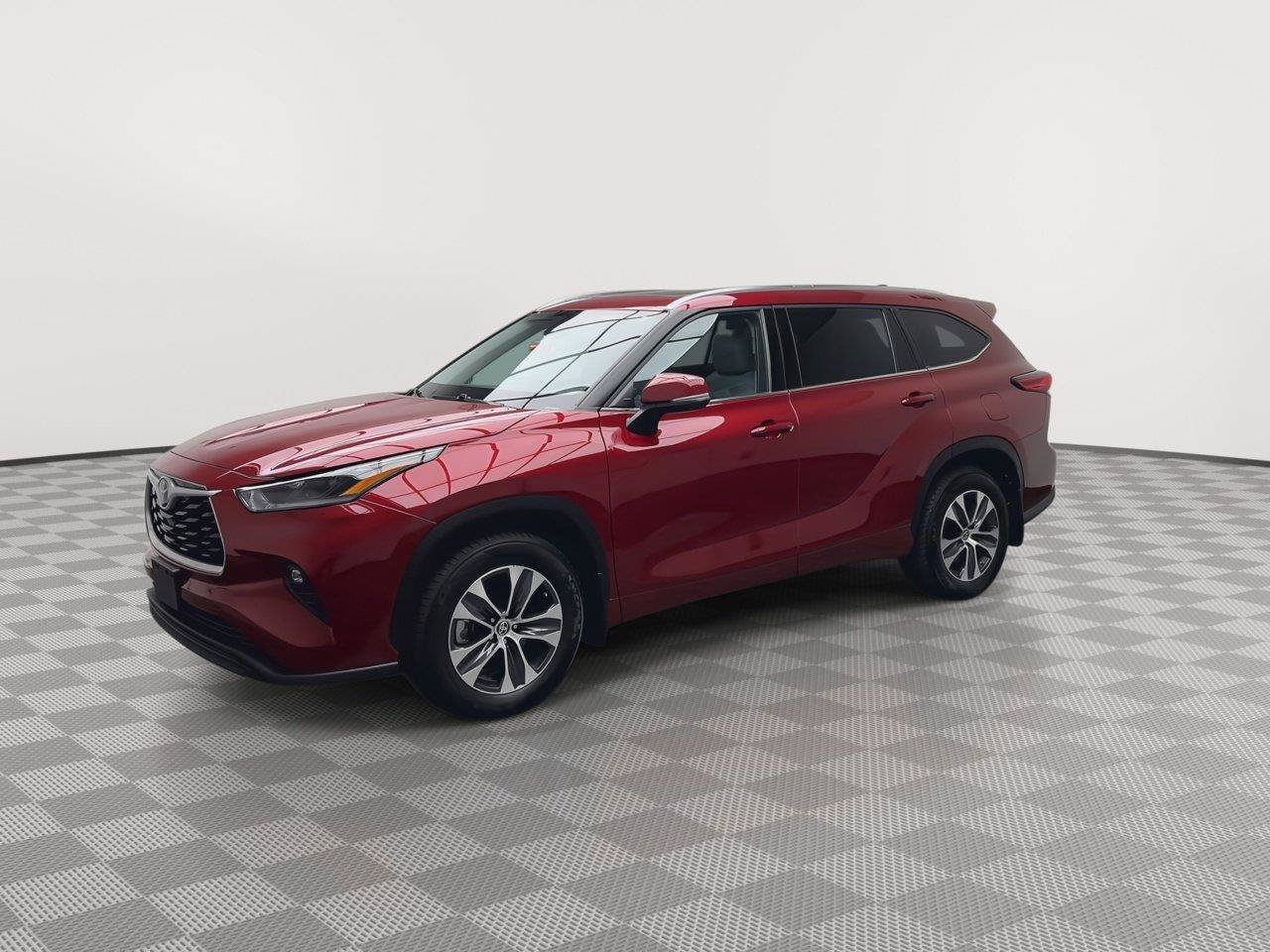 Used 2021 Toyota Highlander XLE AWD/4WD image 38
