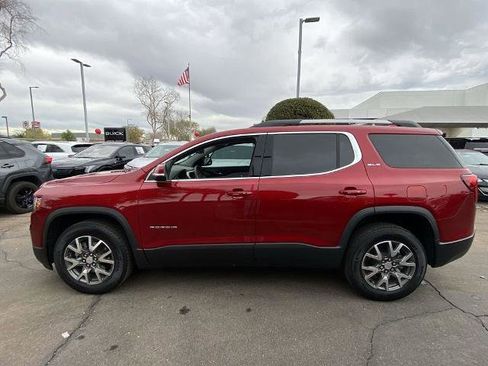 Used 2023 GMC Acadia SLE w/ Driver Convenience Package image 4