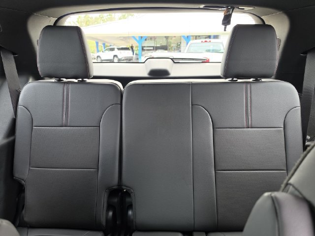 Used 2023 Chevrolet Traverse RS FWD image 20