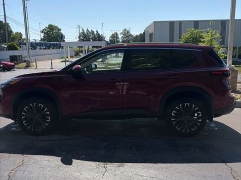 Used 2025 Nissan Rogue SL w/ Tech Package AWD/4WD image 11