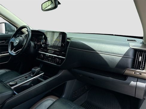 Used 2022 Nissan Pathfinder Platinum w/ Cargo Package image 33