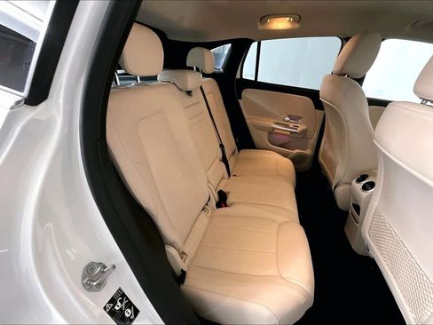 Used 2023 Mercedes-Benz GLA 250 4MATIC w/ Premium Package image 19