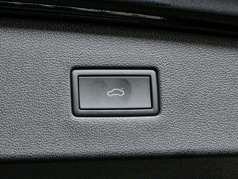 Certified 2023 Volkswagen Tiguan SE R-Line FWD image 34