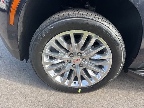 New 2025 GMC Yukon Elevation image 39