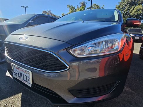 Used 2017 Ford Focus SE image 8
