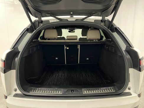 Used 2018 Land Rover Range Rover Velar R-Dynamic SE AWD/4WD image 29
