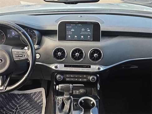 Used 2018 Kia Stinger Base image 15