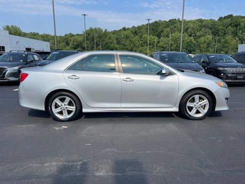 Used 2014 Toyota Camry SE FWD image 6