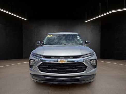 Used 2024 Chevrolet TrailBlazer LS w/ LS Convenience Package FWD image 2