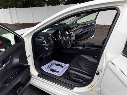 Used 2018 Toyota Camry SE FWD image 12