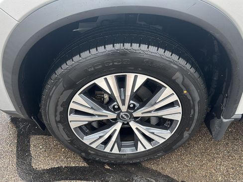 Used 2022 Nissan Rogue SV image 10