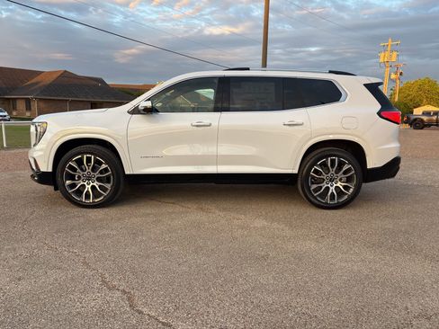 New 2026 GMC Acadia Denali Ultimate image 2