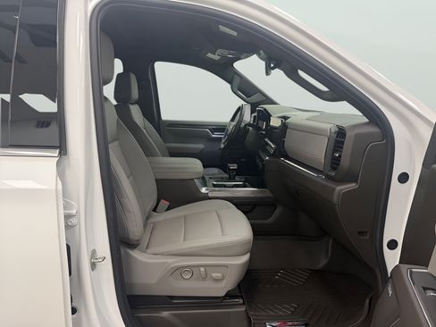Used 2025 Chevrolet Silverado 1500 LTZ AWD/4WD image 9