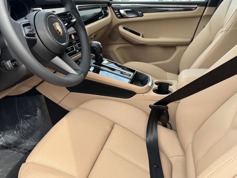 New 2026 Porsche Macan image 4