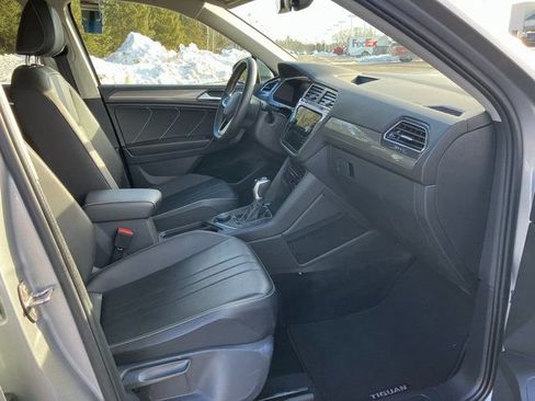 Used 2022 Volkswagen Tiguan SE image 17