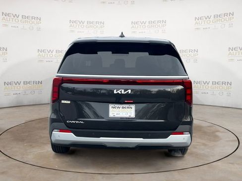 New 2026 Kia Carnival FWD image 4