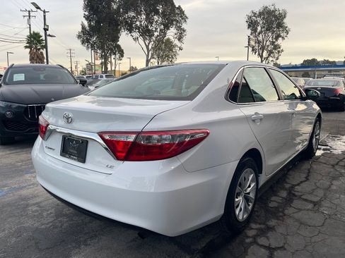 Used 2016 Toyota Camry LE image 5