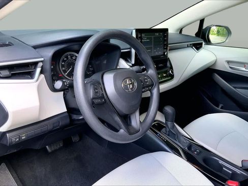 Used 2021 Toyota Corolla LE FWD image 18