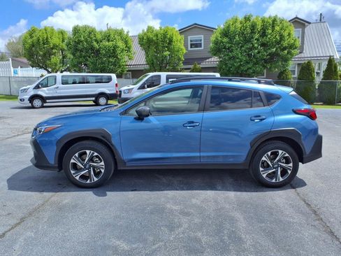 Used 2024 Subaru Crosstrek 2.0i Premium image 2