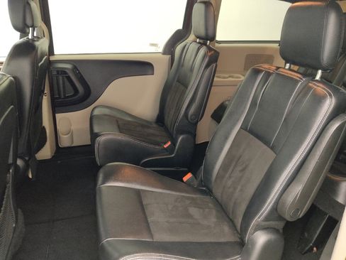 Used 2020 Dodge Grand Caravan SXT FWD image 18