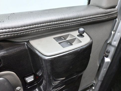 Used 2017 GMC Savana 2500 RWD image 15