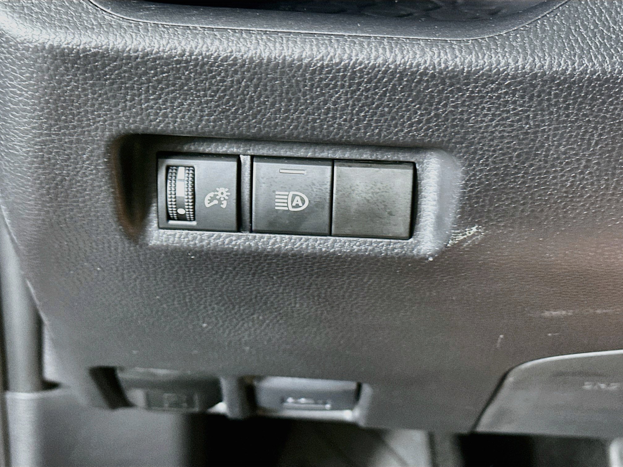 Used 2025 Toyota RAV4 XLE AWD/4WD image 17