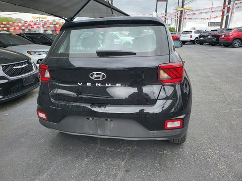 Used 2025 Hyundai Venue SEL image 5
