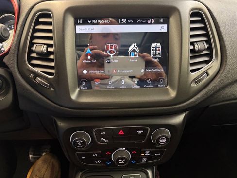 Used 2018 Jeep Compass Trailhawk w/ Navigation Group image 17