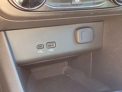 Used 2025 Buick Encore GX Preferred image 25