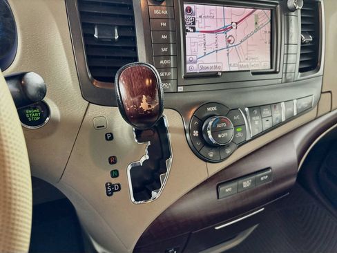 Used 2011 Toyota Sienna XLE w/ Premium Pkg FWD image 18