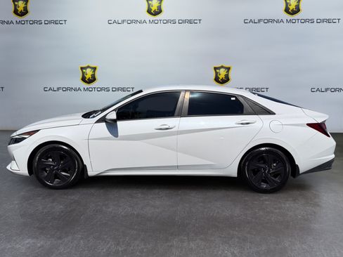 Used 2022 Hyundai Elantra SEL w/ Convenience Package FWD image 2
