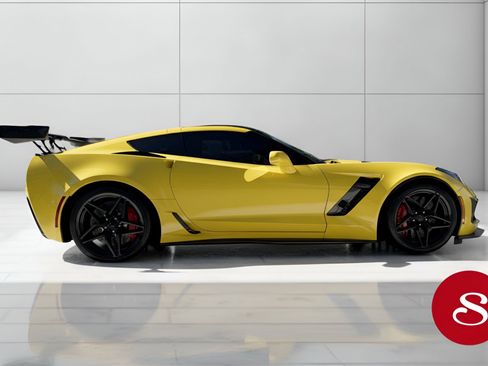 Used 2016 Chevrolet Corvette Z06 w/ 3LZ Preferred Equipment Group image 9