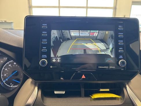 Used 2021 Toyota Venza XLE w/ Softex Package image 2